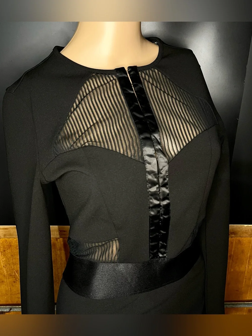 Express dress - Picture 1 of 4